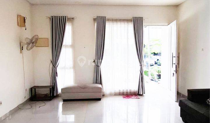 rumah 2 lantai 3+1 kamar semi furnished dekat binus di Residence One 1