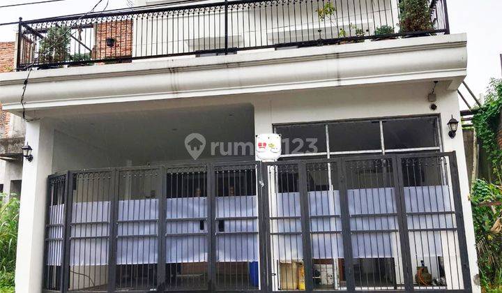 Rumah 2 Lantai 3+1 Kamar Dekat Pintu Tol di Regency Melati Mas 1