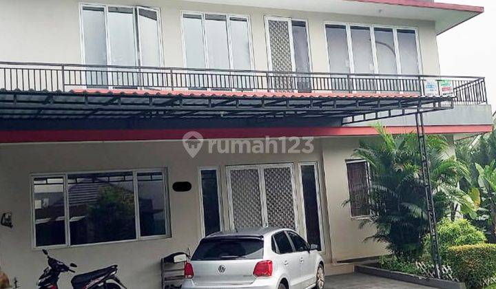 rumah hook 2,5 lantai 4 kamar hadap utara di Foresta 1