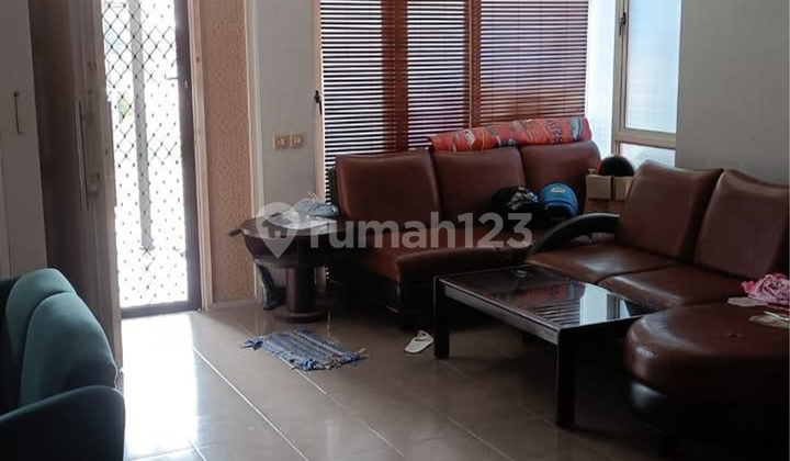 Rumah 2 lantai 3+1 kamar belakang WTC di Royal Serpong Village