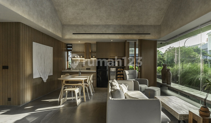 2-story house with 5+1 bedrooms and swimming pool in Alam Sutera