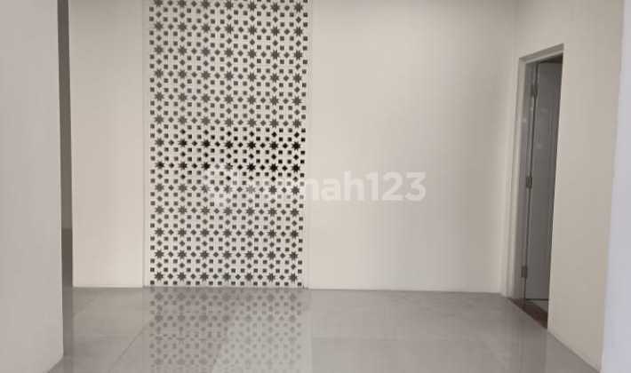 Rumah Baru 2 Lantai 5+1 Kamar Utara di Villa Melati Mas 2