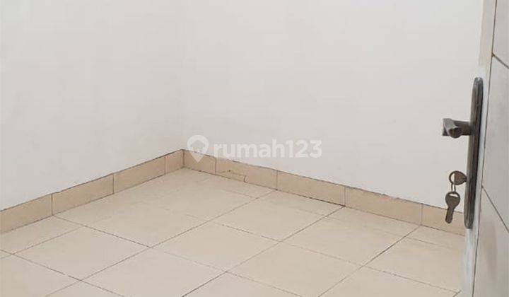Rumah 1 lantai 2 kamar hadap utara di Sektor 6 2