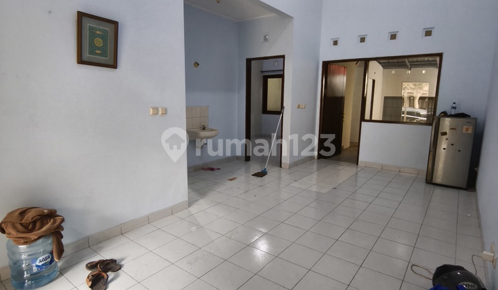 Rumah 1 lantai 2+1 kamar hadap selatan di Sutera Kirana