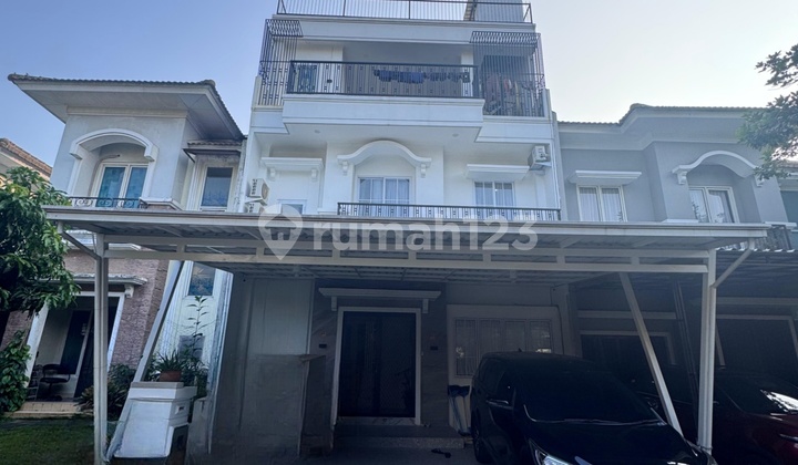 A 3.5-story house with 4+2 south-facing rooms in Crystal.