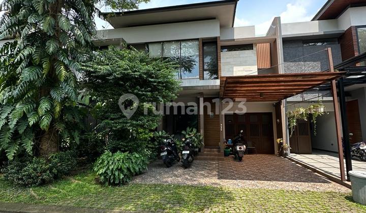 Rumah 2 lantai 4+1 kamar hadap barat dekat tol di Icon