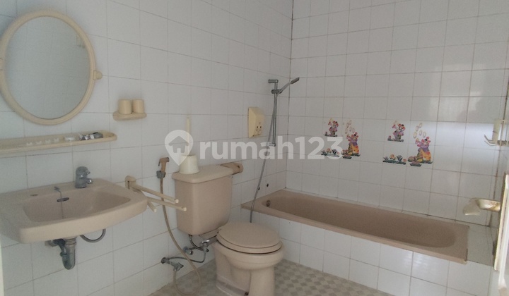 2-Story House 5+1 Bedrooms South Nonfurnished in Giri Loka 2