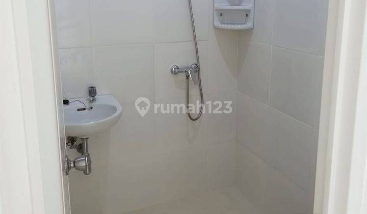 Rumah 2 Lantai 6 Kamar Furnished di Lippo Karawaci 2