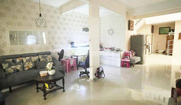 Rumah 1,5 Lantai 3+1 Kamar Hadap Taman di Villa Melati Mas 2