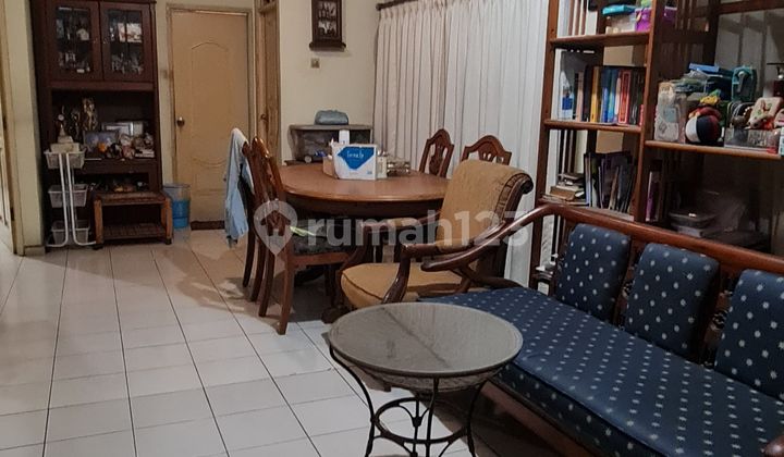 Rumah 1 Lantai 3 Kamar Dekat Stasiun Kereta di Sektor 3A Rumah 1 Lantai 3 Kamar Dekat Stasiun Kereta di Sektor 3A