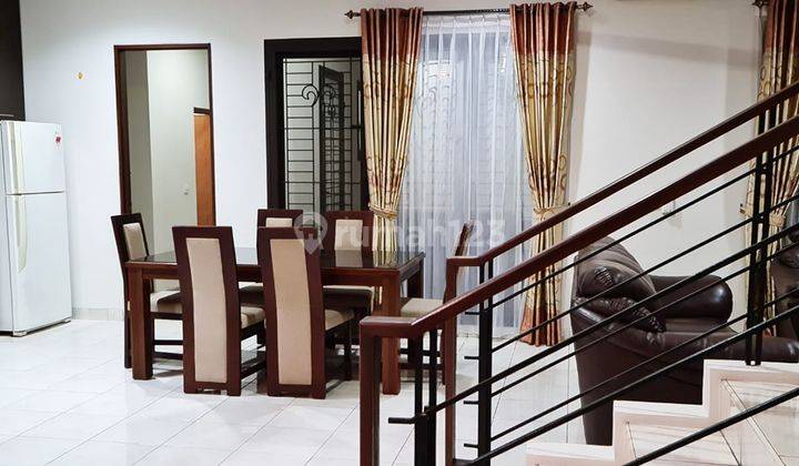 Rumah 2 Lantai 4+1 Kamar Lokasi Strategis di Green Cove 1