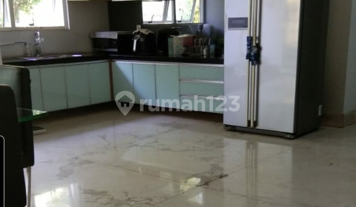 Rumah 2,5 Lantai 5+1 Kamar Hadap Utara di Taman Telaga Golf 2