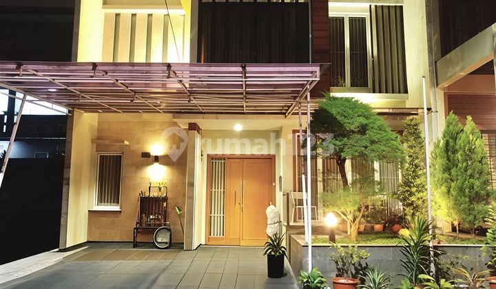 Rumah 2 Lantai 4+1 Kamar Hadap Tenggara di Kencana Loka