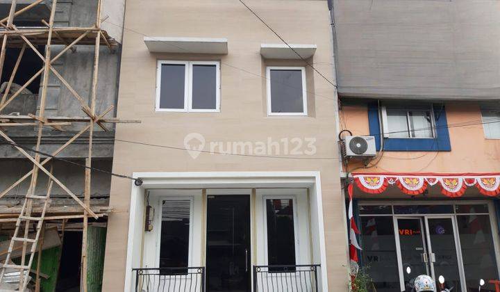 Ruko siap pakai 3 lantai hadap jalan raya di Dasana Indah 1