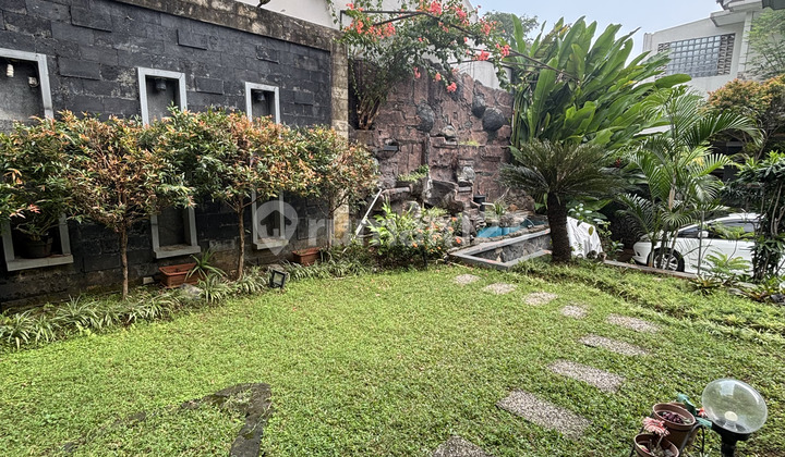 Two-story house with 4+1 bedrooms, semi-furnished, near toll road in The Green.