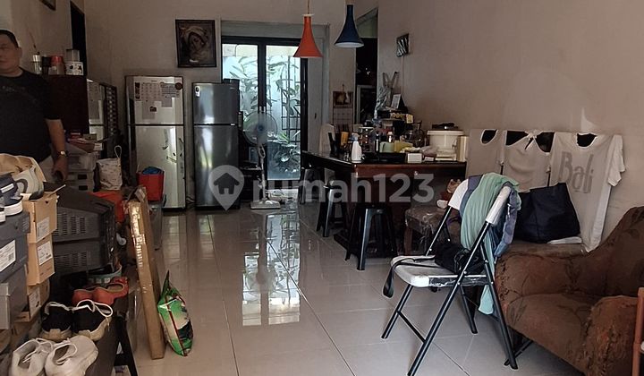 2-story house with 4+1 bedrooms near the toll road in Graha Raya 2