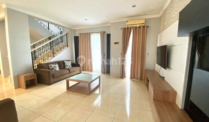 Rumah 3 lantai 4 kamar full furnish kolam renang di Onyx 1