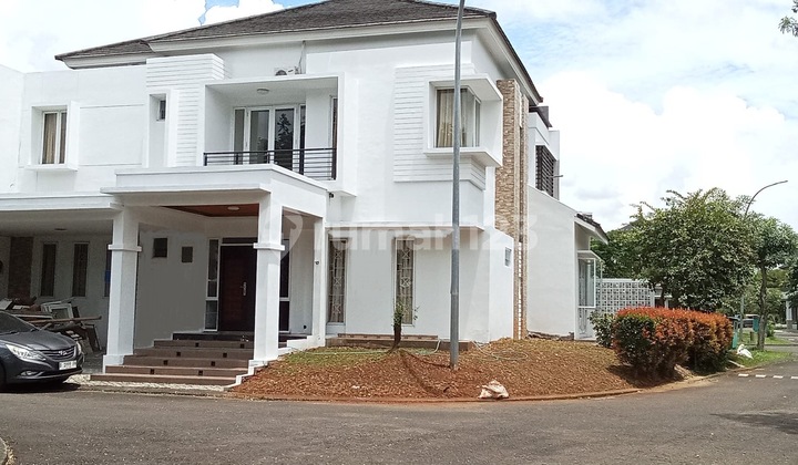 Two-story hook house 5+1 bedrooms near toll road at Icon.