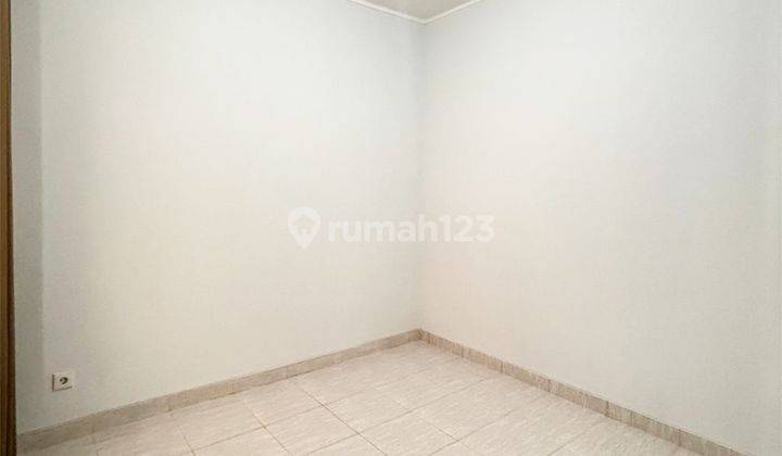 Rumah 2 Lantai 4+1 Kamar Semi Furnished di Foresta 2