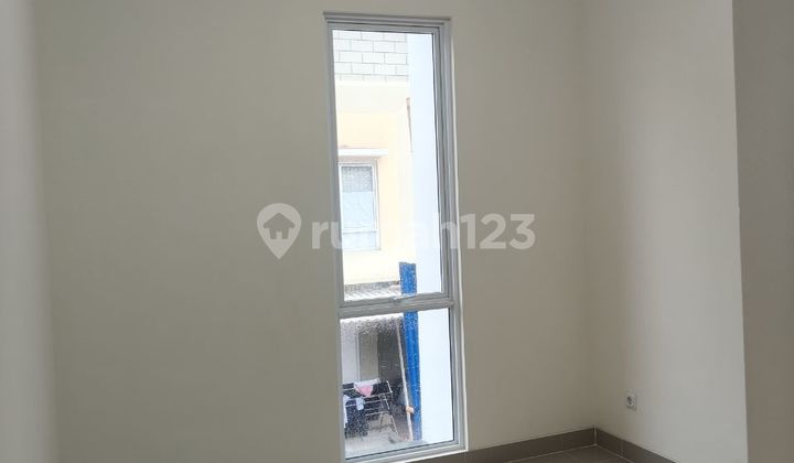 Rumah 2 lantai 2 kamar hadap selatan di Arcadia Village 2