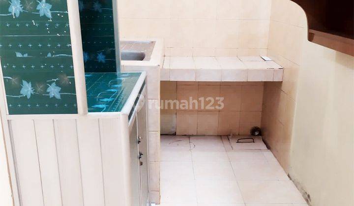 Rumah 1 Lantai 3 Kamar Dekat Taman di Banjar Wijaya 2