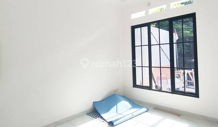 Rumah Baru 2 Lantai 4+1 Kamar Depan Taman Dekat Stasiun Kereta 2