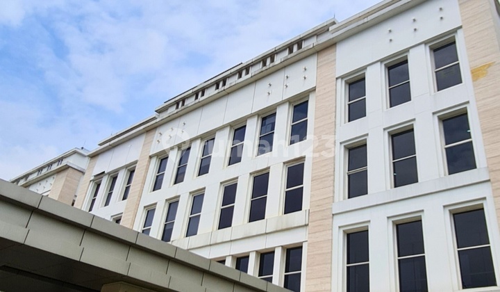 Foresta Business Loft Hadap Jalan Raya 6 Lantai Siap Pakai