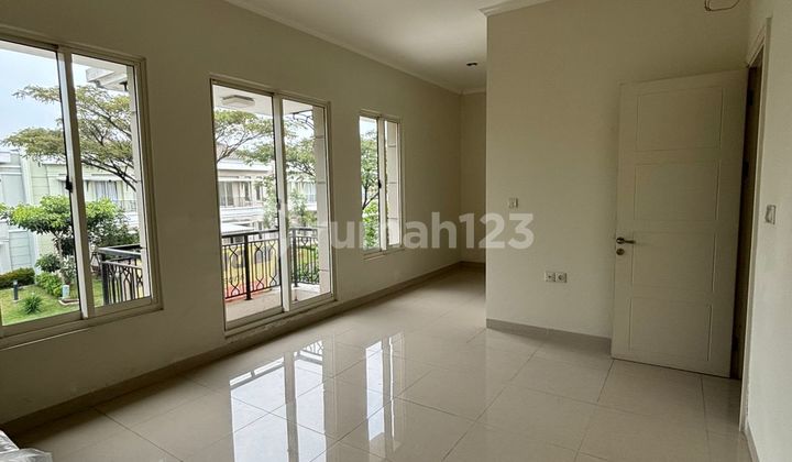 Rumah 2 lantai 3 kamar hadap selatan di Maxwell