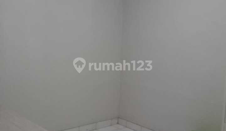 Rumah 1 lantai 3+1 kamar hadap selatan di Kencana Loka 2