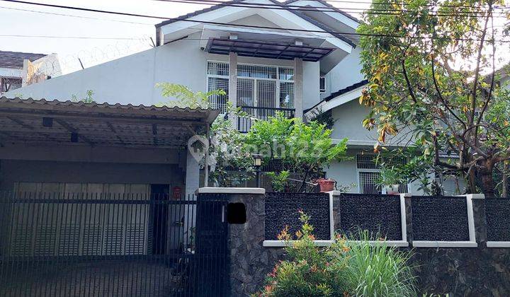 Rumah 2 Lantai 3+1 Kamar Ada Taman Luas di Sektor 6 1