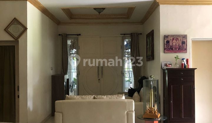 Rumah hook 1,5 lantai 4+2 kamar hadap selatan di Sektor 1B
