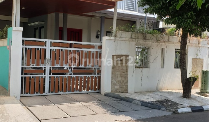 Rumah 2 lantai 4 kamar dekat Eka Hospital di Puspita Loka 1