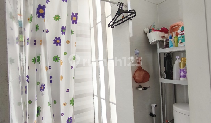 Rumah 2 lantai 3 kamar hadap utara di Atlanta Village 2