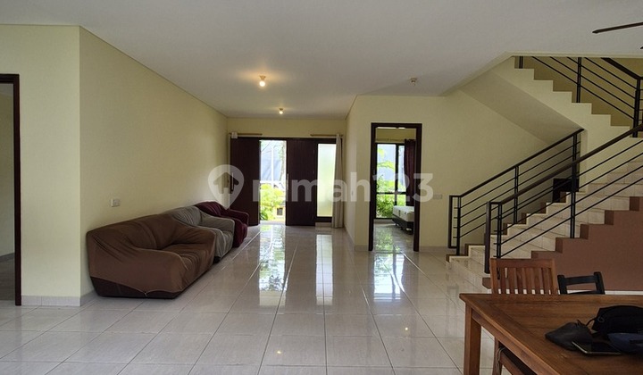 Two-story house with 4+1 north-facing rooms in Green Cove 2