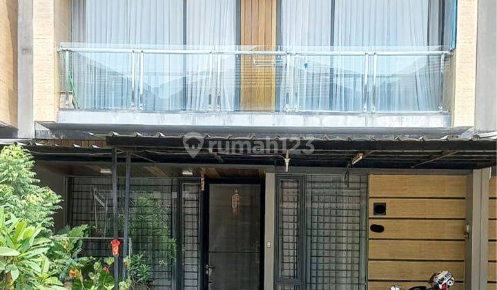 Rumah 2 Lantai 3 Kamar Hadap Utara di Golden Stone 1