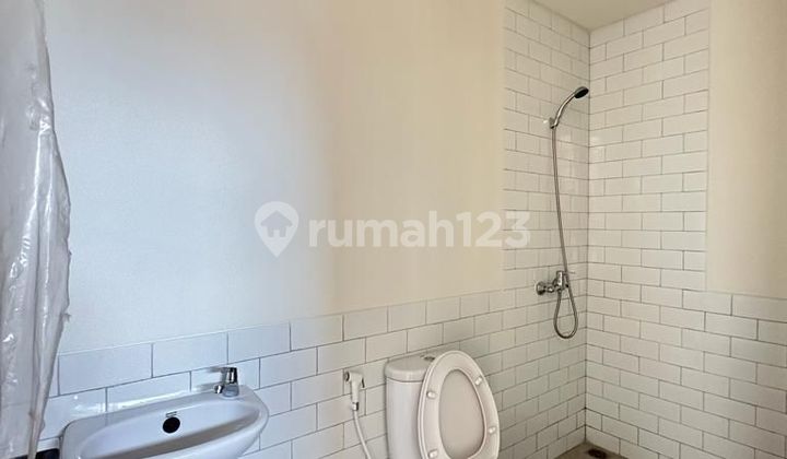 Rumah 2 Lantai 3 Kamar Hadap Timur di Cendana Icon 2