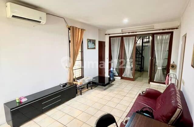 Rumah 2 Lantai 3+1 Kamar Selatan di Taman Okinawa