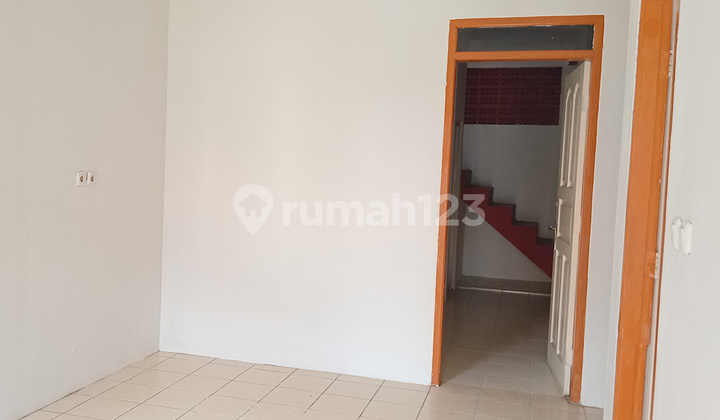 Rumah 1 lantai 2 kamar hadap selatan di Jalan Batu Jimbar Rumah 1 lantai 2 kamar hadap selatan di Jalan Batu Jimbar