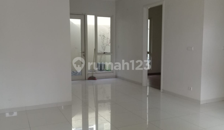 Rumah 2 lantai 4+1 kamar hadap selatan di Sutera Leora 2