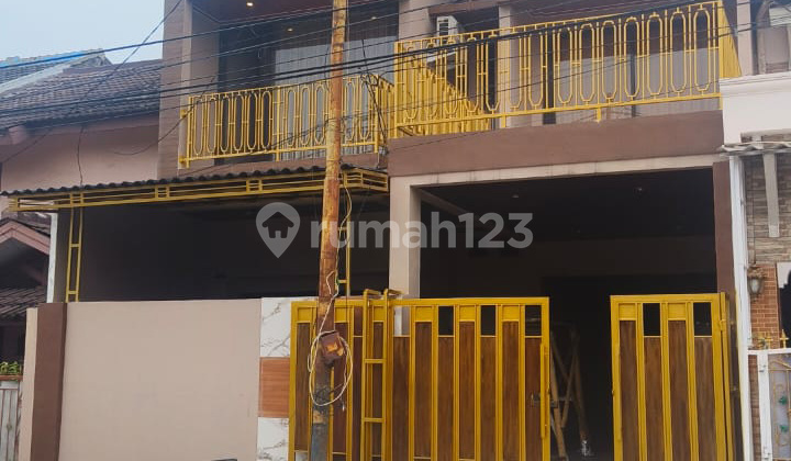 2-Story House 4 Bedrooms Near Mutiara Karawaci Modern Market