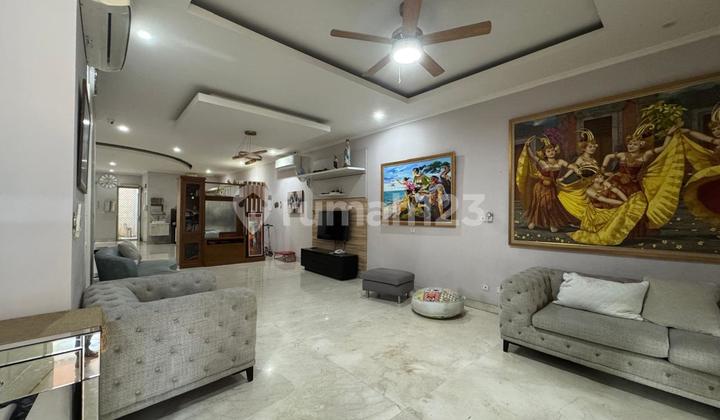 Rumah 2 lantai 3+1 kamar hadap utara depan taman di Leora