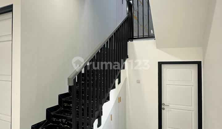 Rumah Baru 2 Lantai 4+1 Kamar Siap Huni di Kencana Loka 2