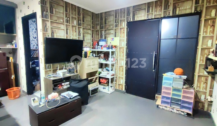 Rumah 2 Lantai 3 Kamar Furnished di Green Village