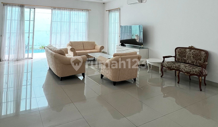 Rumah 2 lantai 4+1 kamar furnished ada kolam renang 1