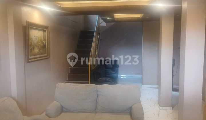 2-Story House 4 Bedrooms Near Mutiara Karawaci Modern Market 2
