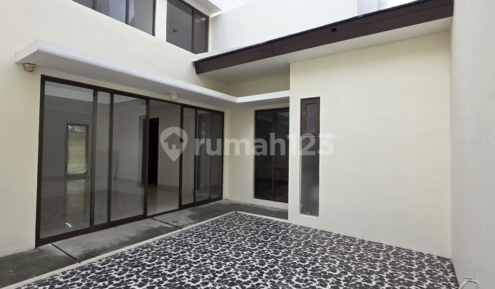 2-story house with 4+1 bedrooms, ready to occupy near ICE BSD in Eminent 2