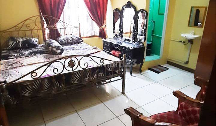 Rumah Hook 2 Lantai 7+1 Kamar di Jalan Utama Komplek 2