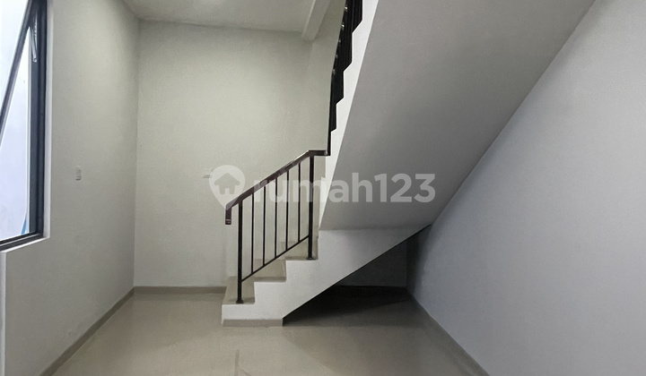 2-Story House 3 Bedrooms Ready to Live in Serpong Jaya 2