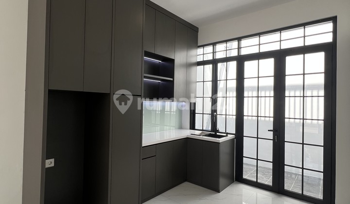 Rumah Baru 2 Lantai 3 Kamar Utara di Kencana Loka 2