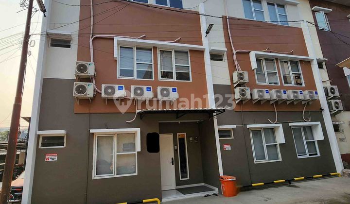Kost 3 Lantai 20 Kamar Furnished Roi 11% di Kelapa Dua